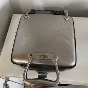 Waffle maker